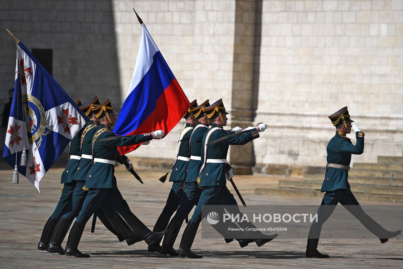 Церемония развода караулов президентского полка