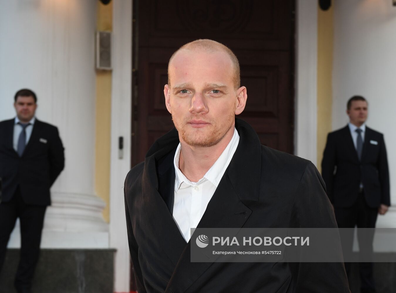 Первая церемония вручения кинематографической премии "Восток — Запад. Золотая арка"