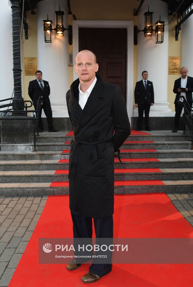 Первая церемония вручения кинематографической премии "Восток — Запад. Золотая арка"