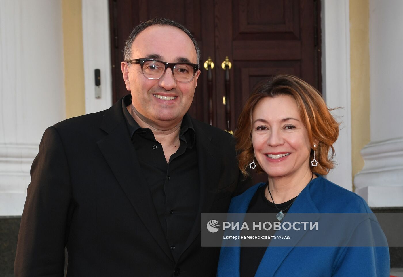 Первая церемония вручения кинематографической премии "Восток — Запад. Золотая арка"