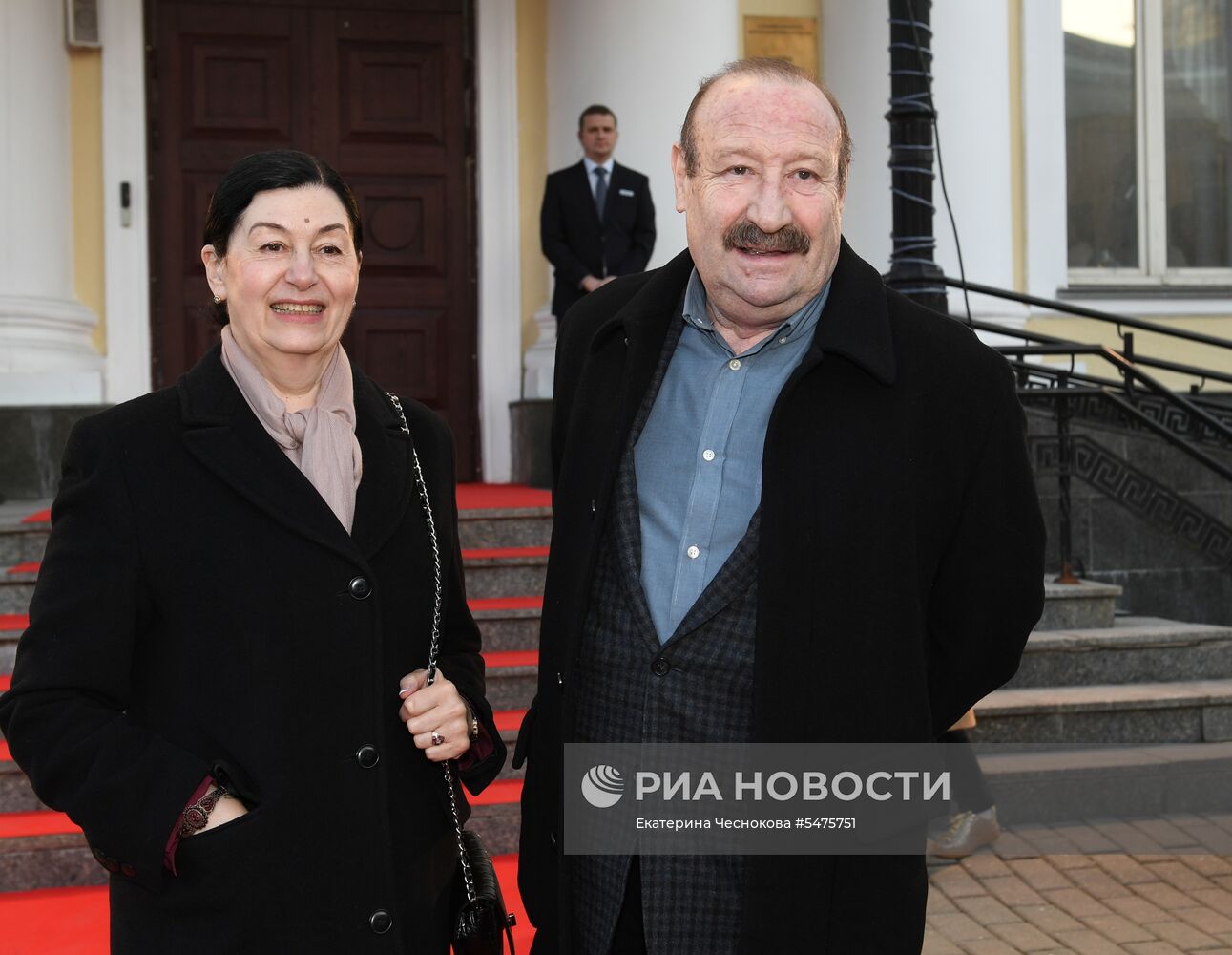 Первая церемония вручения кинематографической премии "Восток — Запад. Золотая арка"