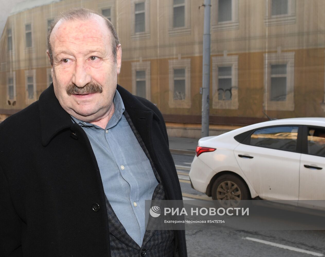 Первая церемония вручения кинематографической премии "Восток — Запад. Золотая арка"