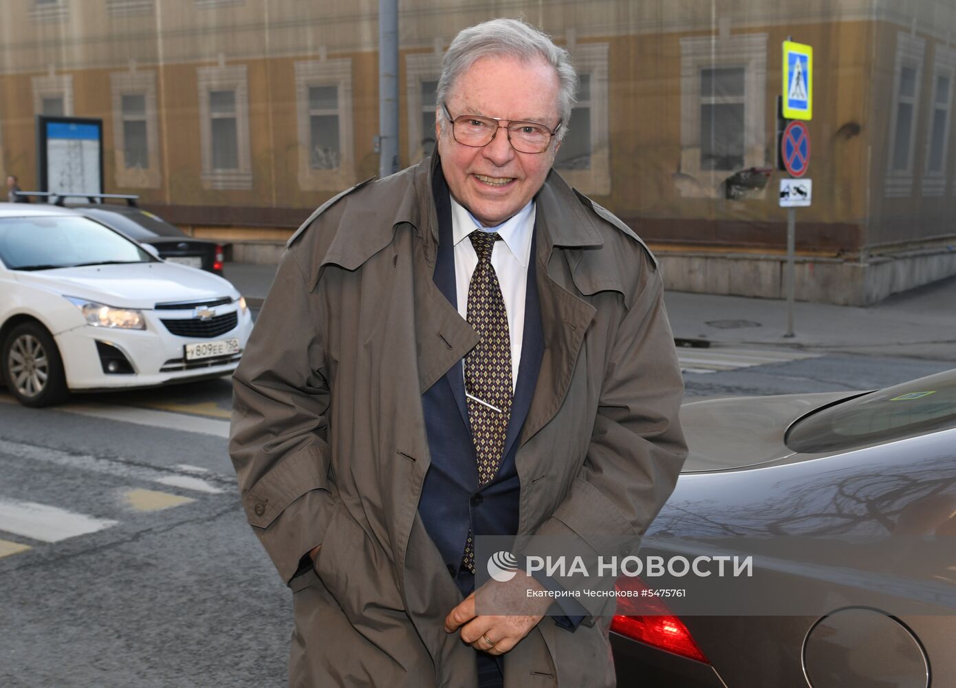 Первая церемония вручения кинематографической премии "Восток — Запад. Золотая арка"