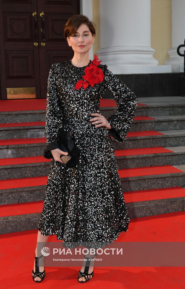 Первая церемония вручения кинематографической премии "Восток — Запад. Золотая арка"