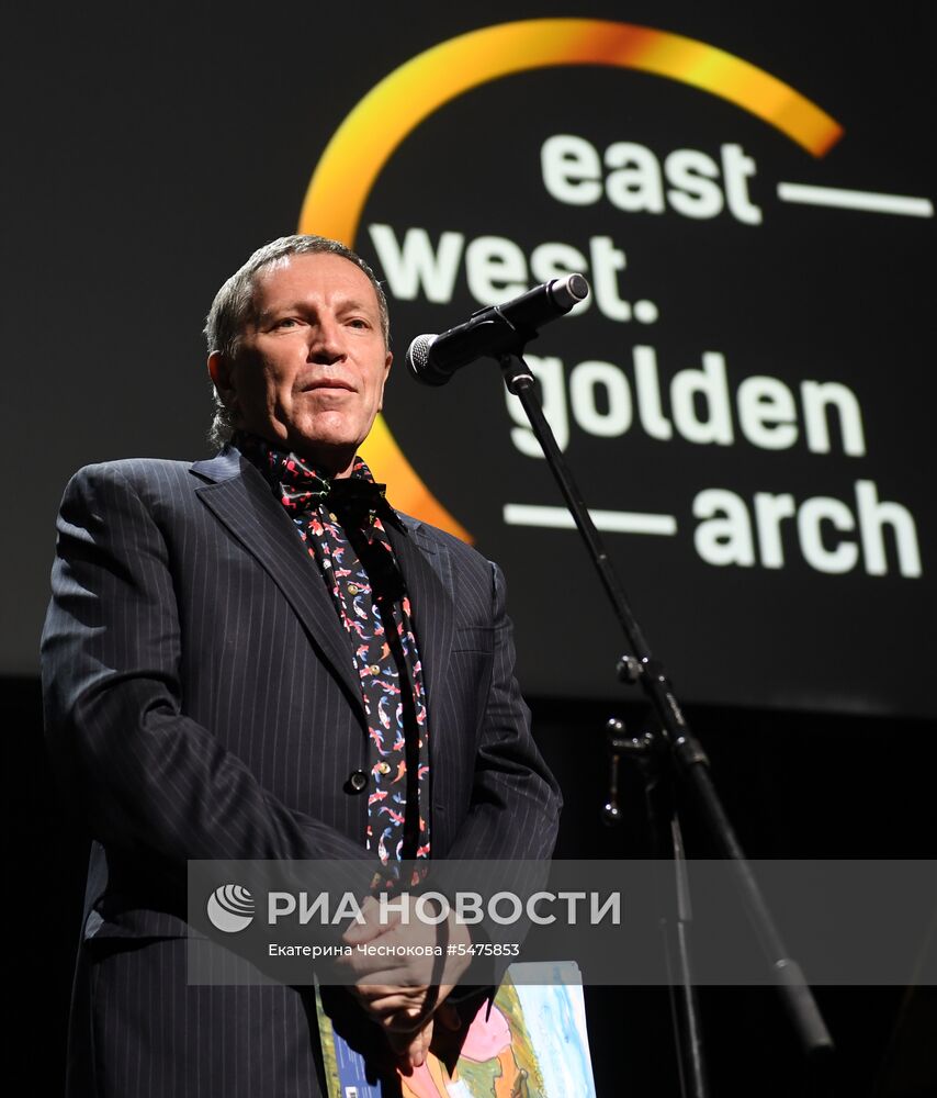 Первая церемония вручения кинематографической премии "Восток — Запад. Золотая арка"