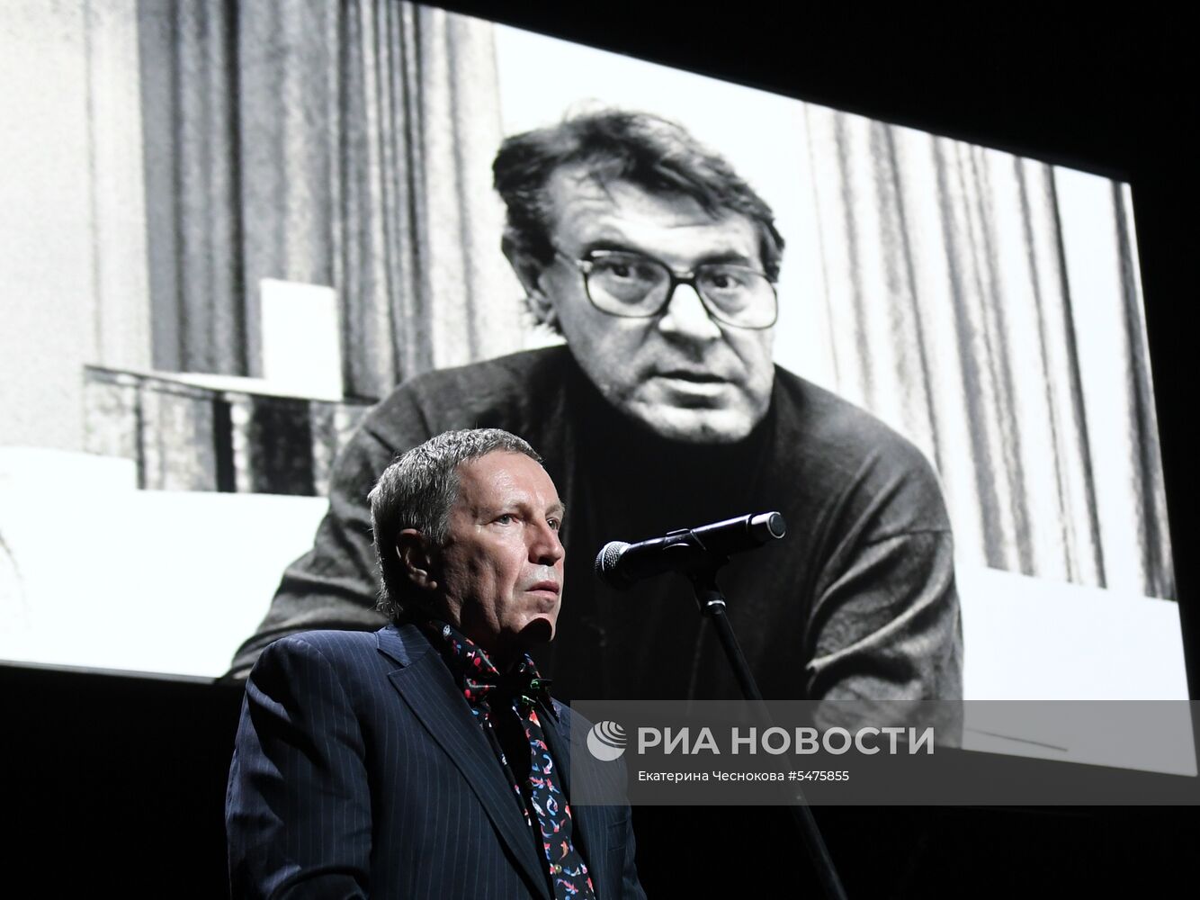 Первая церемония вручения кинематографической премии "Восток — Запад. Золотая арка"