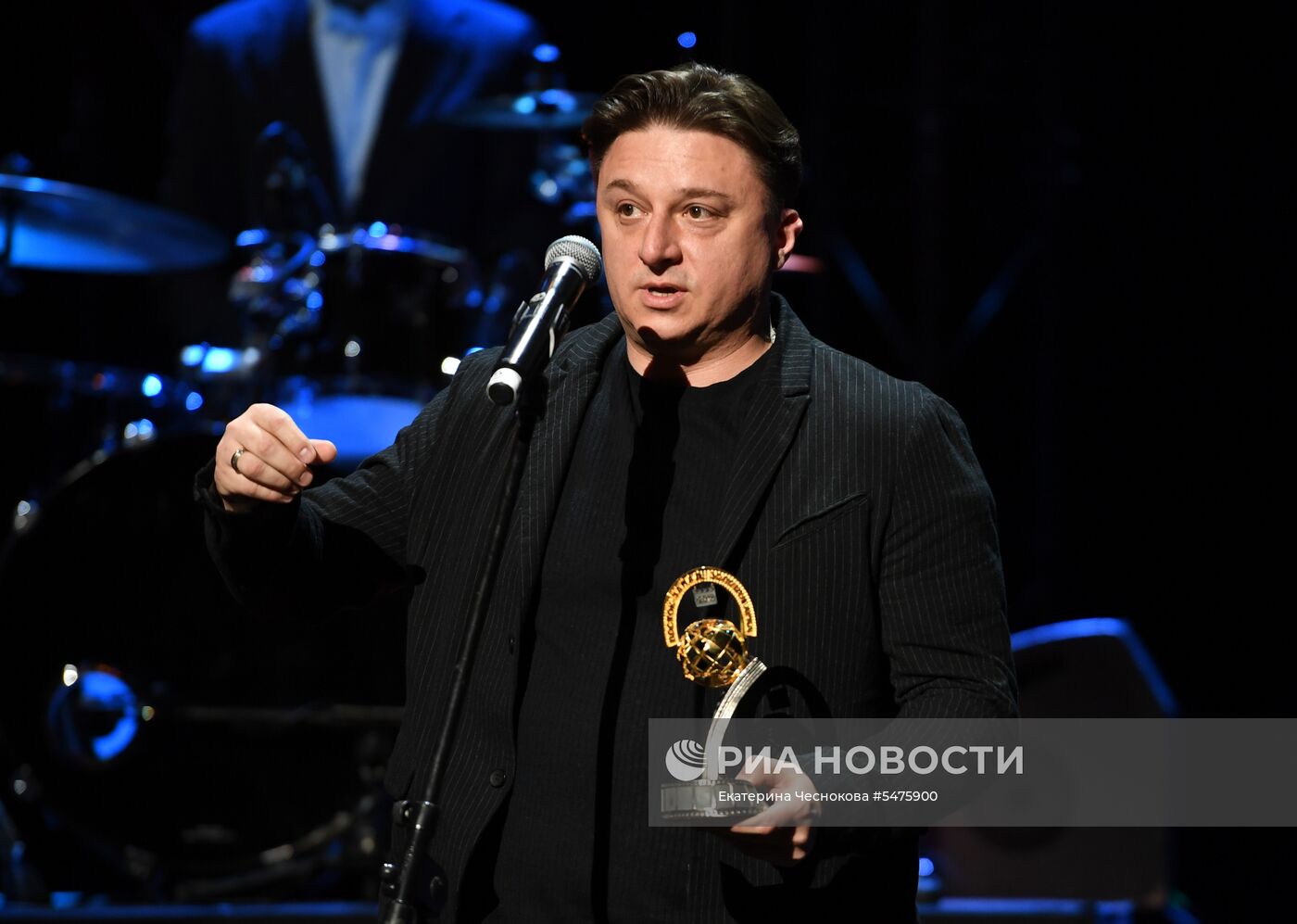 Первая церемония вручения кинематографической премии "Восток — Запад. Золотая арка"