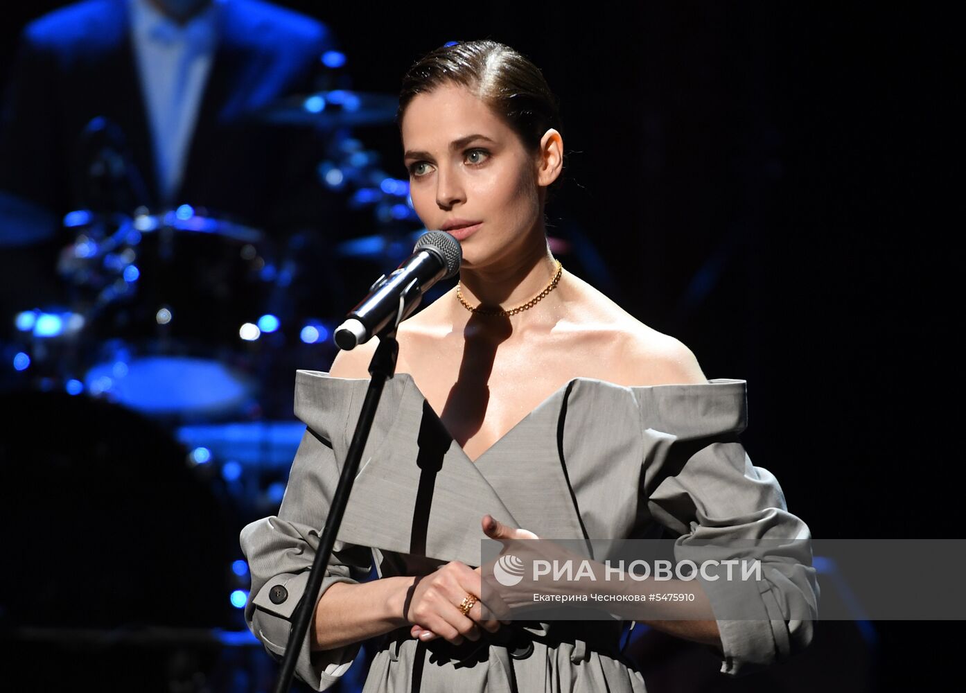 Первая церемония вручения кинематографической премии "Восток — Запад. Золотая арка"