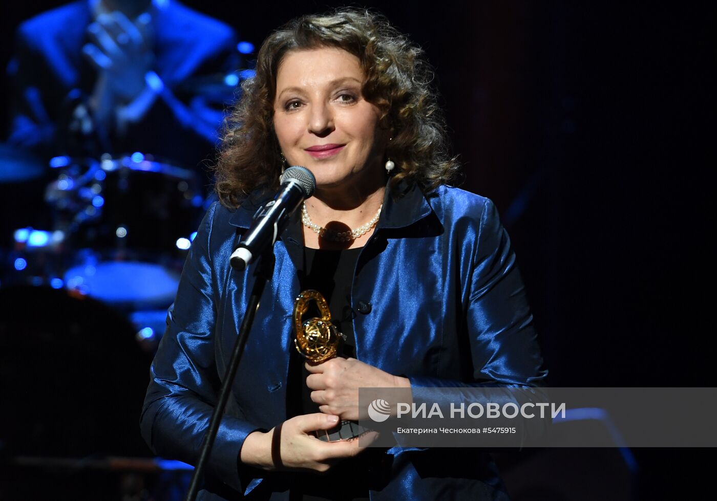 Первая церемония вручения кинематографической премии "Восток — Запад. Золотая арка"