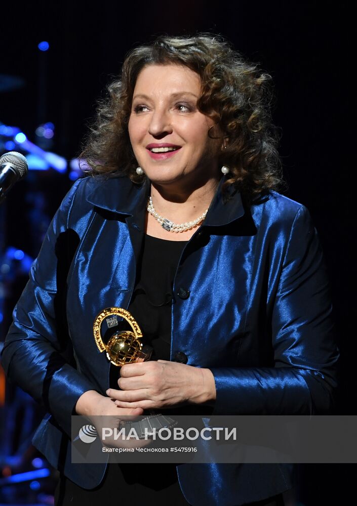 Первая церемония вручения кинематографической премии "Восток — Запад. Золотая арка"