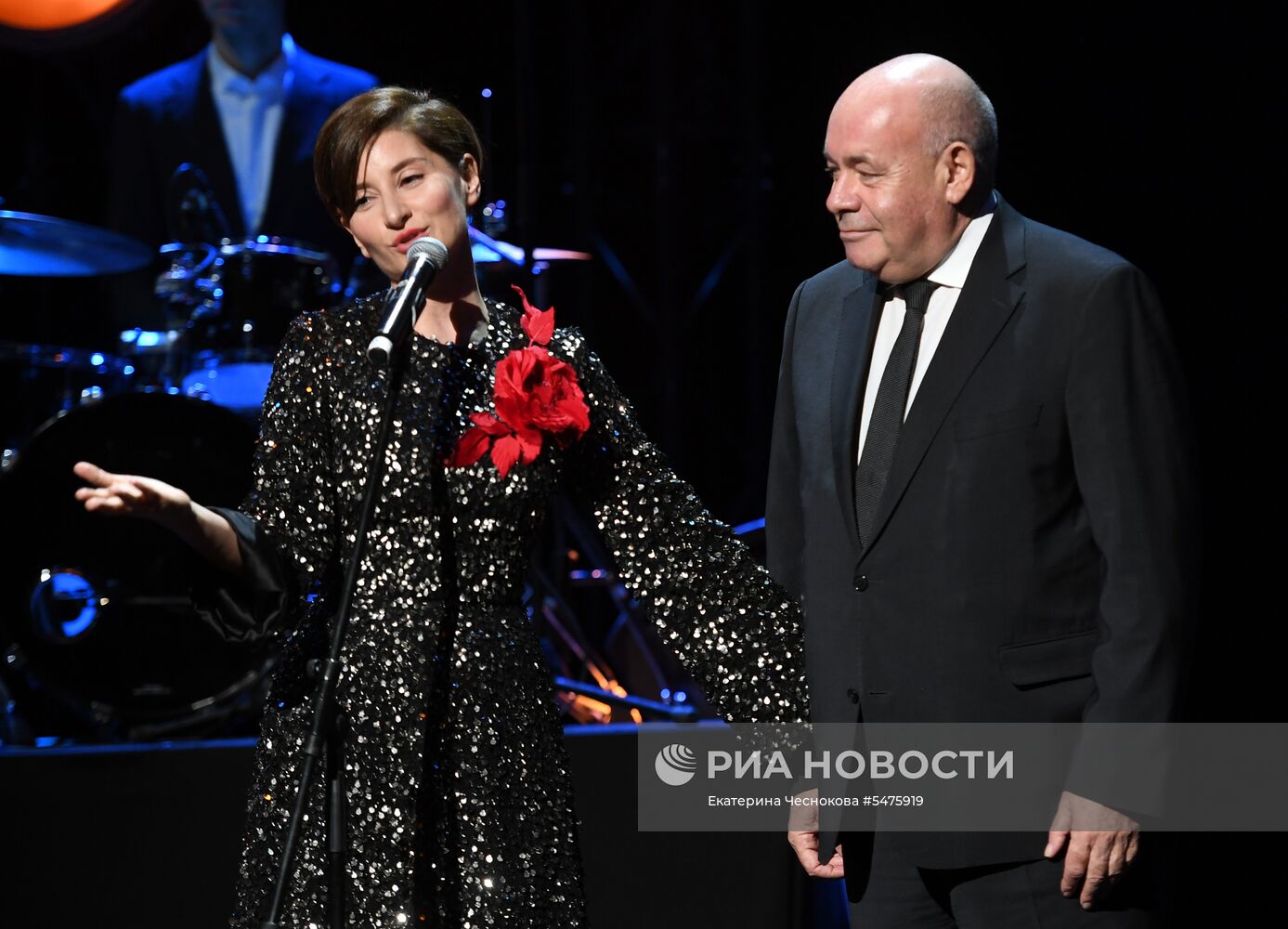 Первая церемония вручения кинематографической премии "Восток — Запад. Золотая арка"