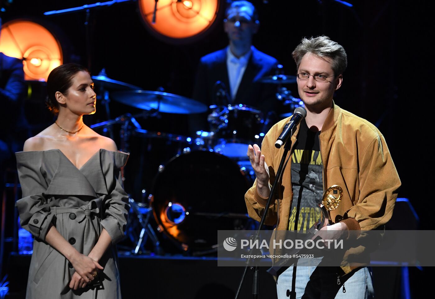 Первая церемония вручения кинематографической премии "Восток — Запад. Золотая арка"