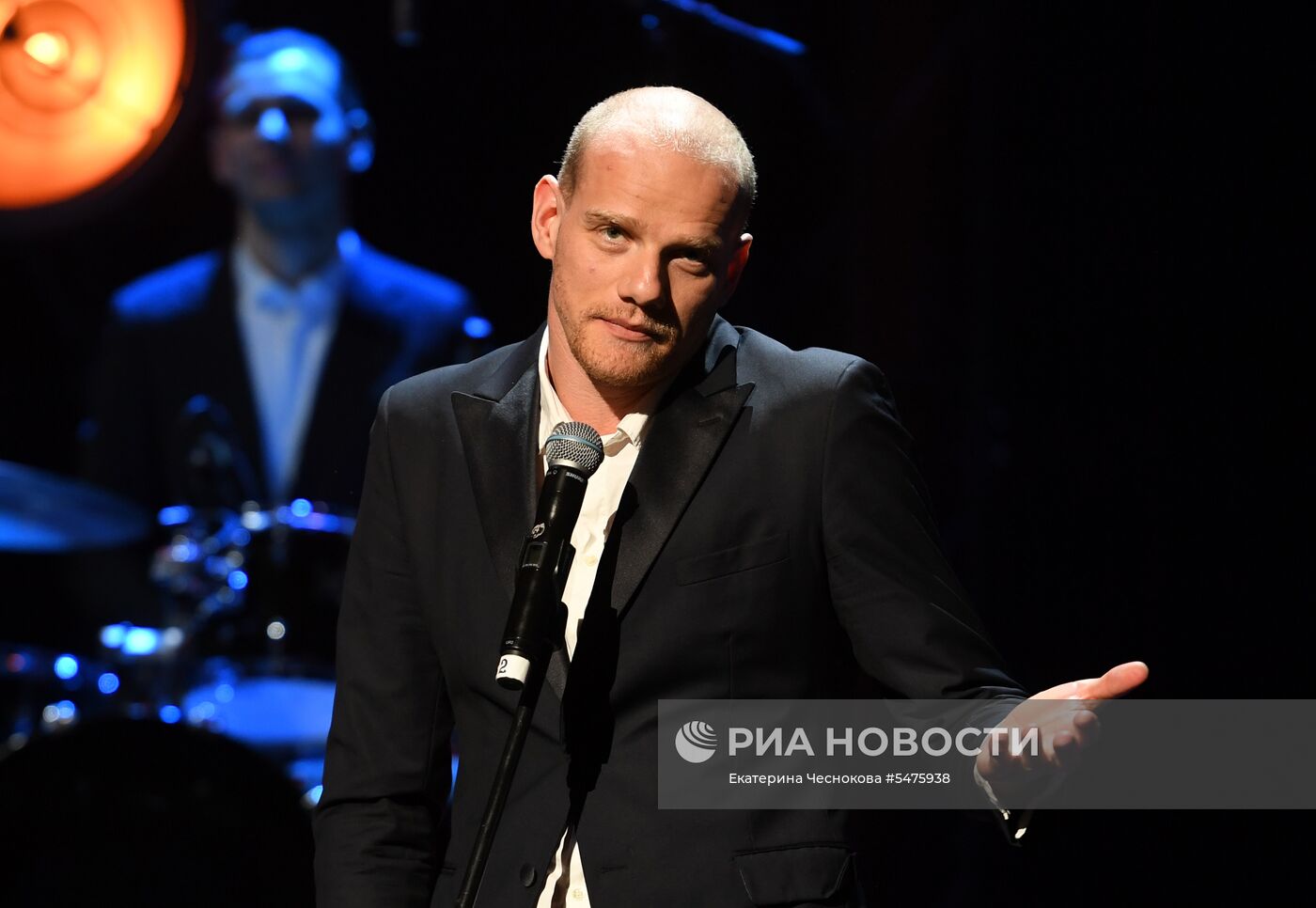 Первая церемония вручения кинематографической премии "Восток — Запад. Золотая арка"