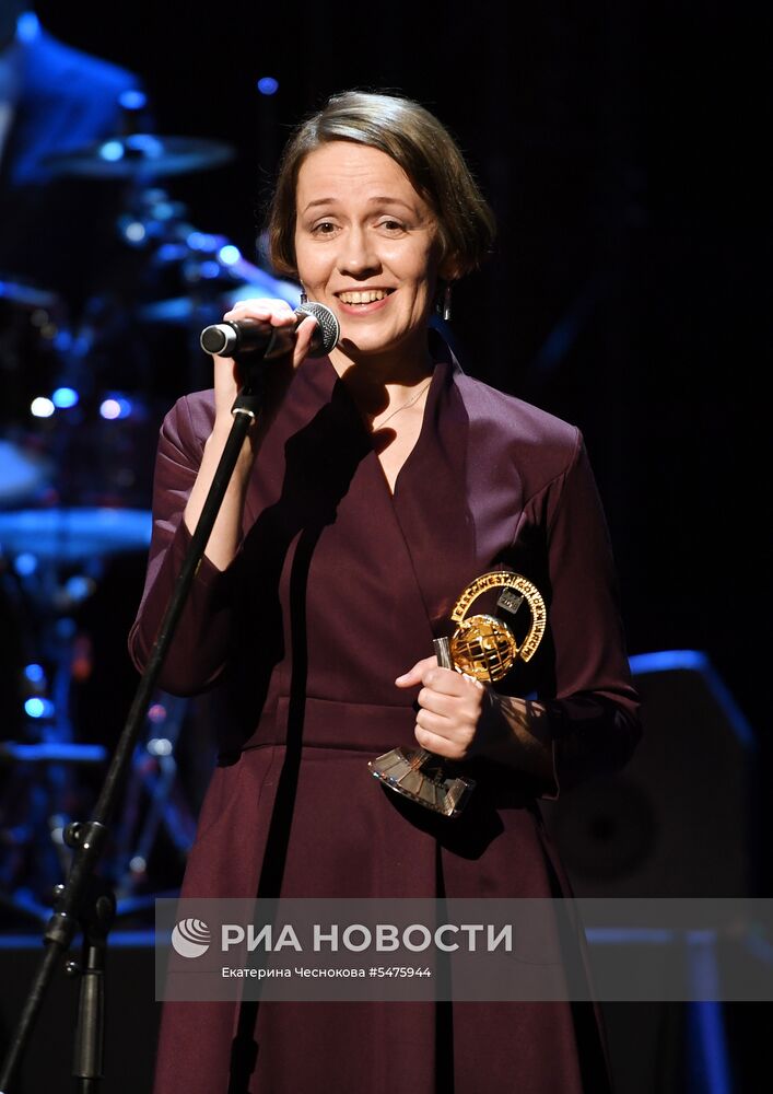 Первая церемония вручения кинематографической премии "Восток — Запад. Золотая арка"