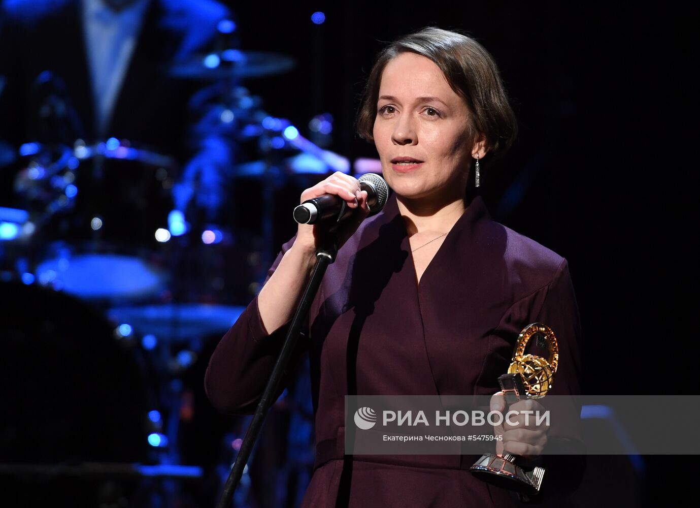 Первая церемония вручения кинематографической премии "Восток — Запад. Золотая арка"