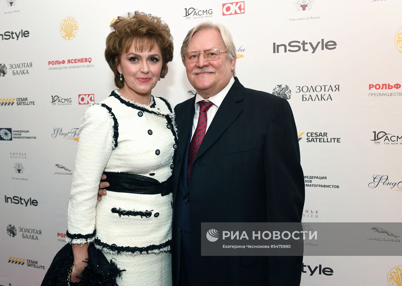 Первая церемония вручения кинематографической премии "Восток — Запад. Золотая арка"