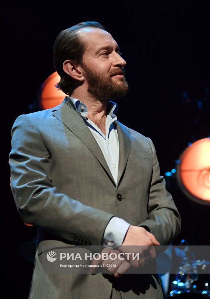 Первая церемония вручения кинематографической премии "Восток — Запад. Золотая арка"