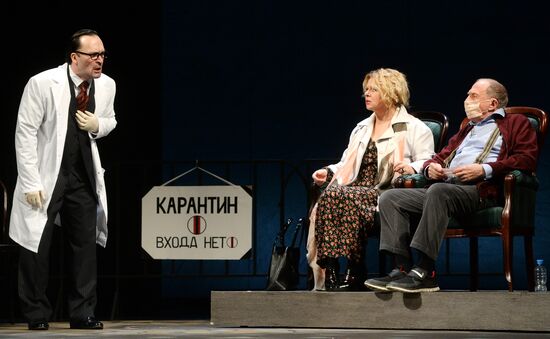 Показ спектакля «Reception» в театре имени Моссовета