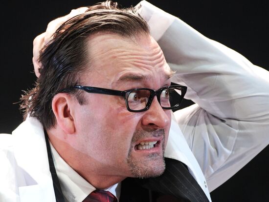 Показ спектакля «Reception» в театре имени Моссовета