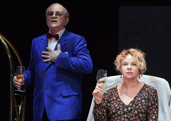 Показ спектакля «Reception» в театре имени Моссовета