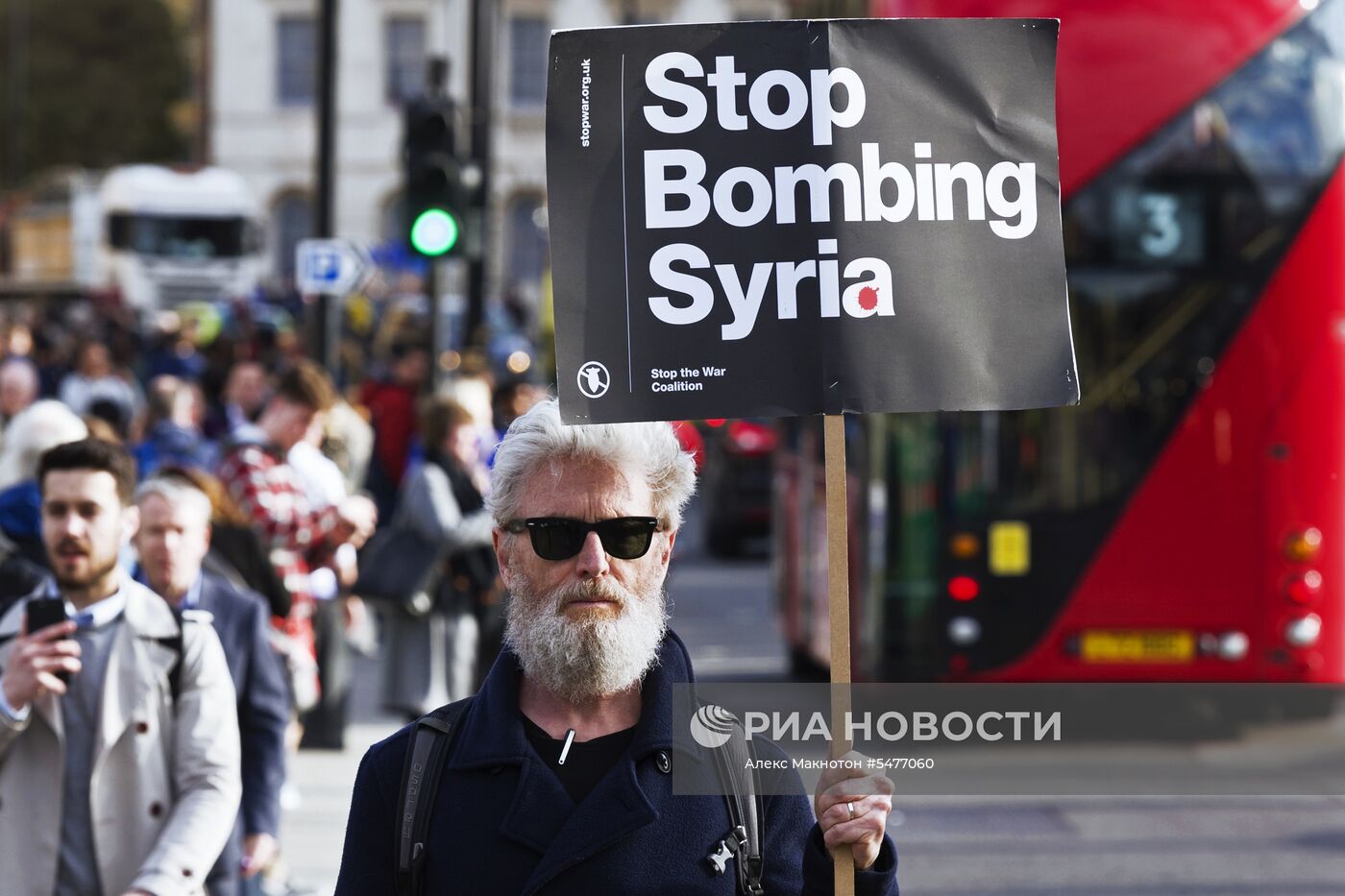 Акция протеста в Лондоне против ракетных ударов по Сирии