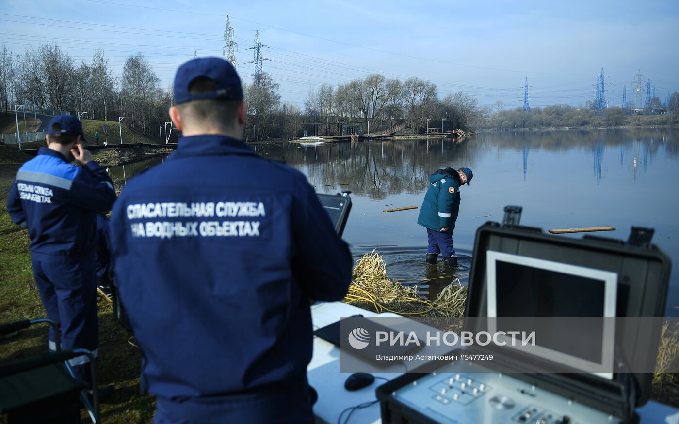 Очистка дна водоема от мусора 