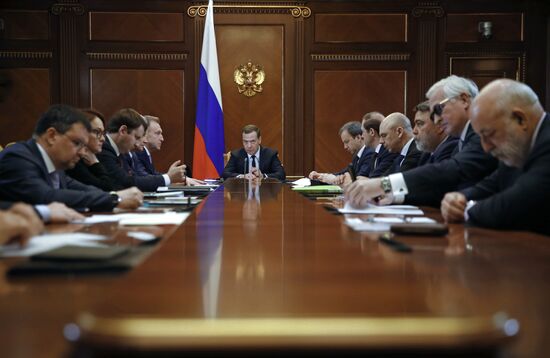  Премьер-министр РФ Д. Медведев провел встречу с членами бюро правления ООР «РСПП»