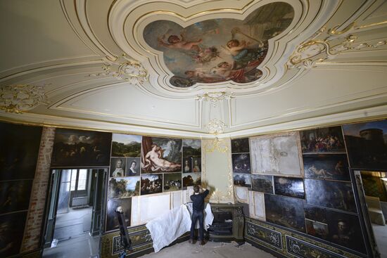 Реставрационные работы в дворцово-парковом ансамбле "Ораниенбаум"