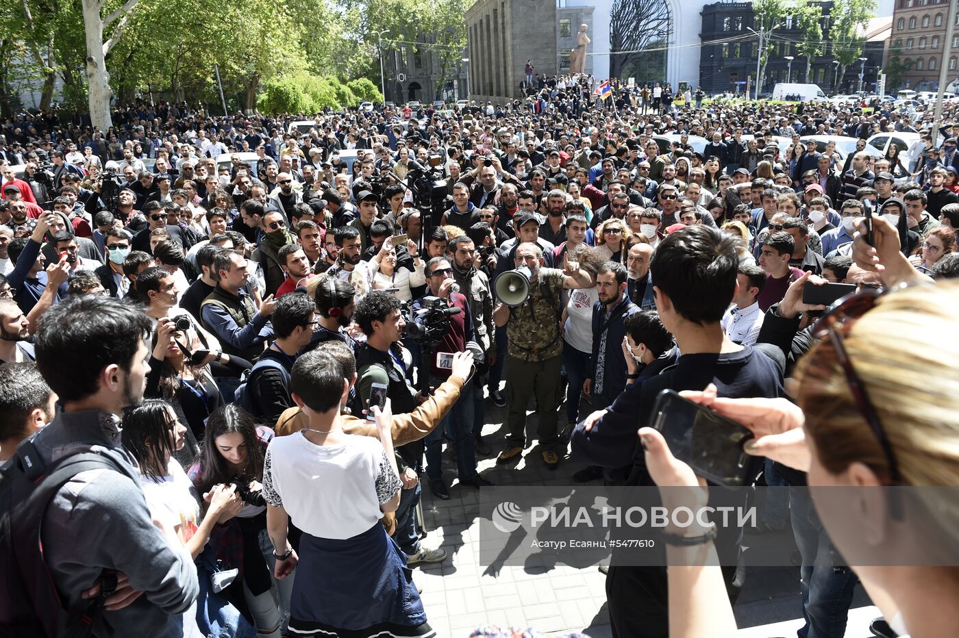 Акции протеста продолжаются в Ереване