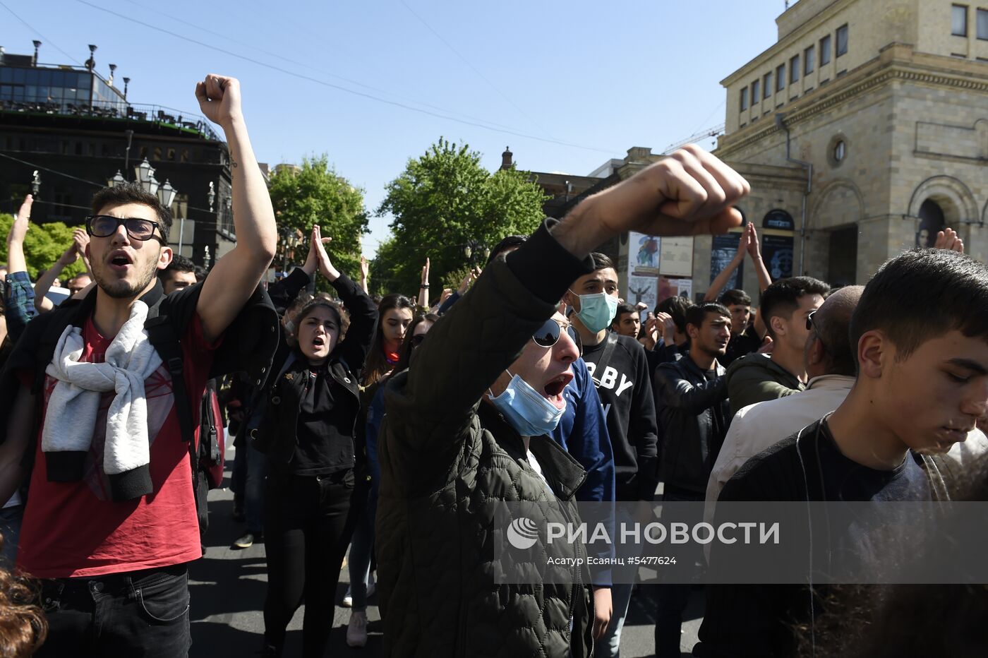 Акции протеста продолжаются в Ереване