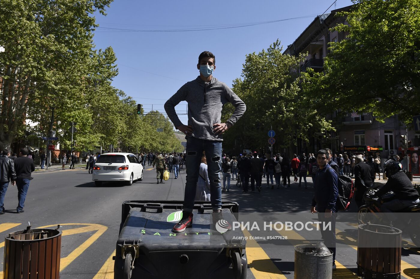 Акции протеста продолжаются в Ереване