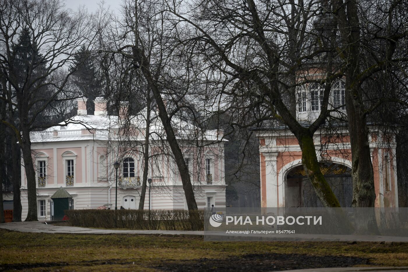Реставрационные работы в дворцово-парковом ансамбле "Ораниенбаум"