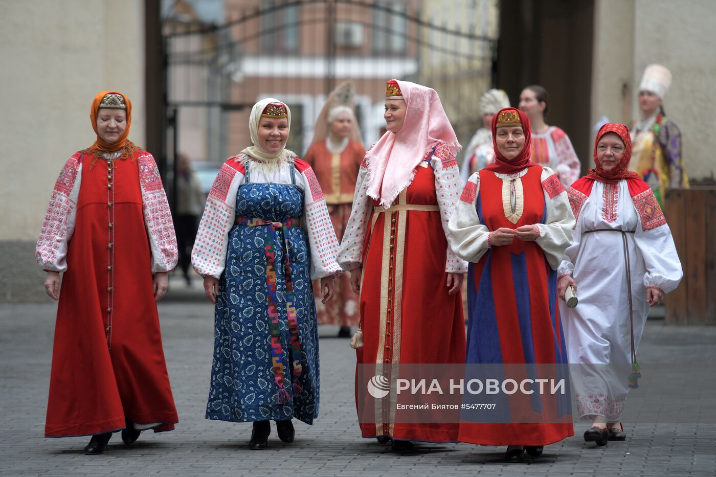 Открытие выставки "Расшиты шелком, жемчугом и златом"