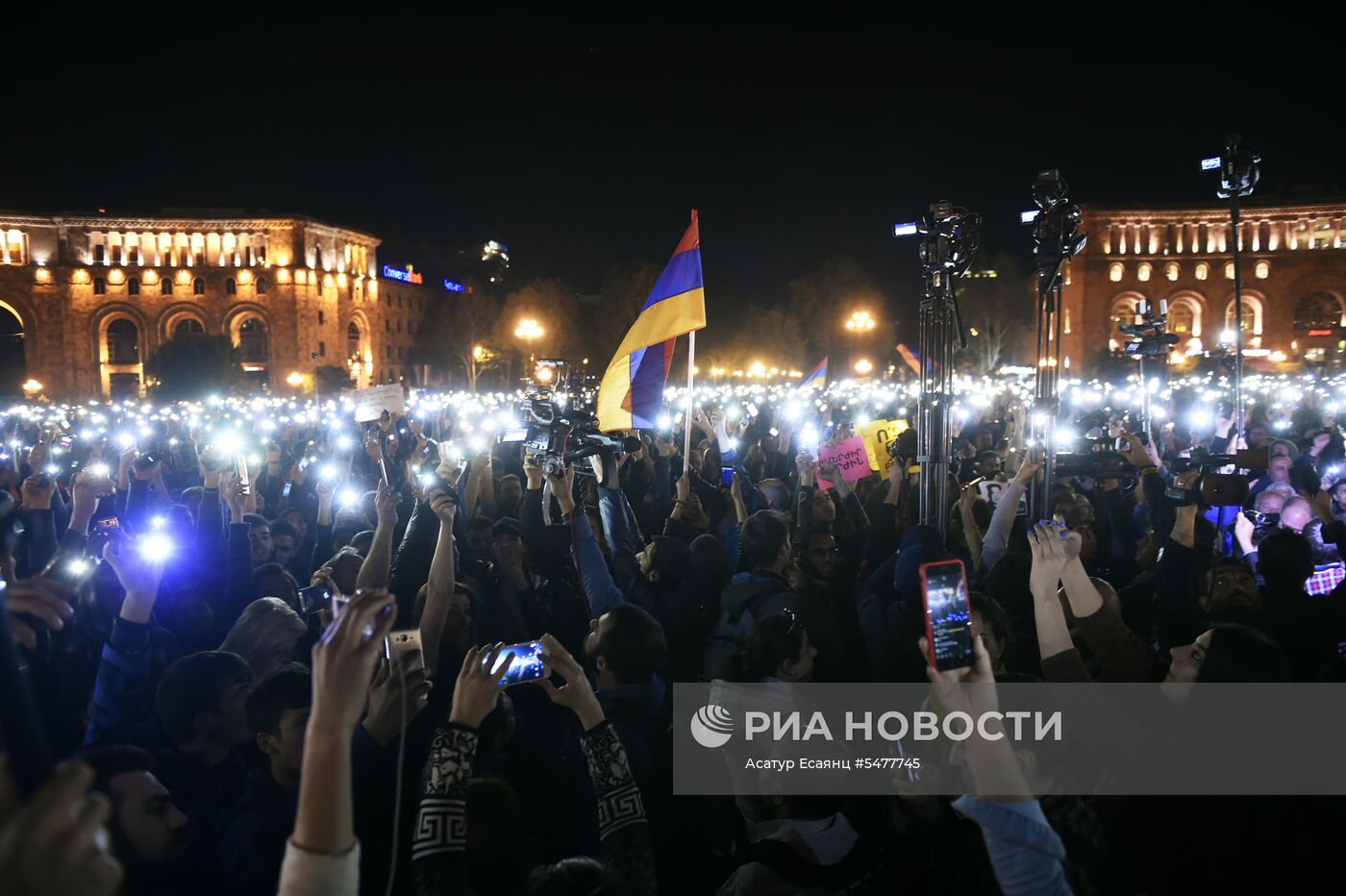 Акции протеста продолжаются в Ереване