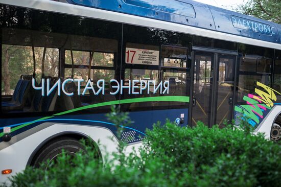 Первый в Крыму отечественный электробус вышел на маршрут