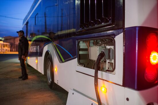 Первый в Крыму отечественный электробус вышел на маршрут