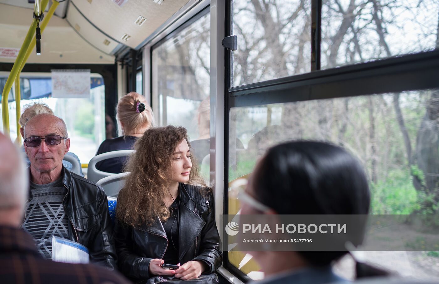 Первый в Крыму отечественный электробус вышел на маршрут