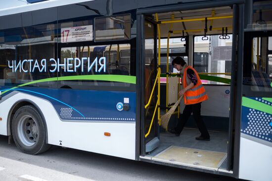 Первый в Крыму отечественный электробус вышел на маршрут