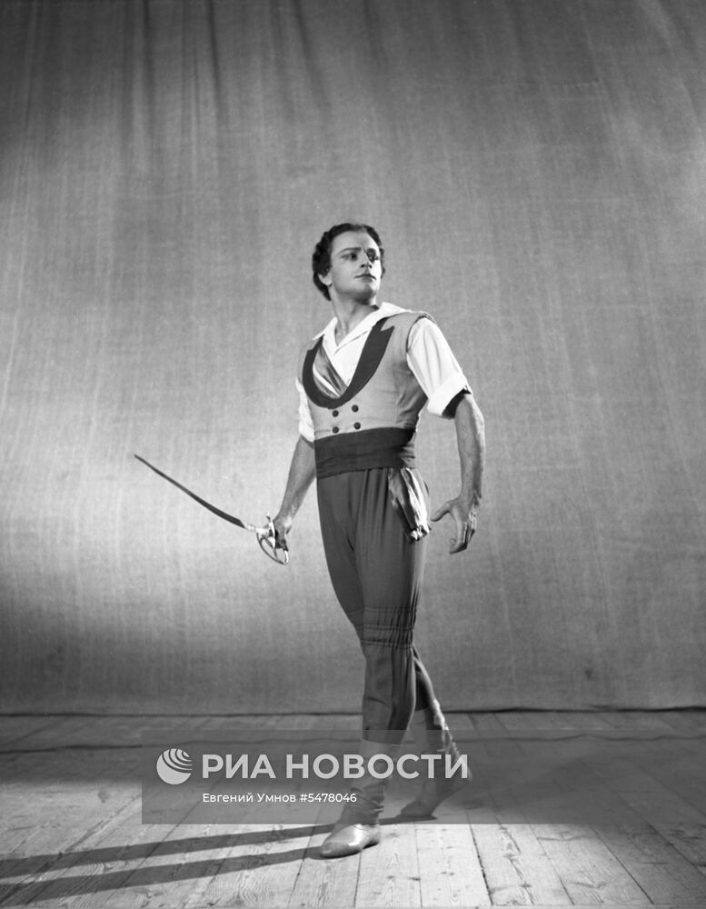 Артист балета Г. Фарманянц