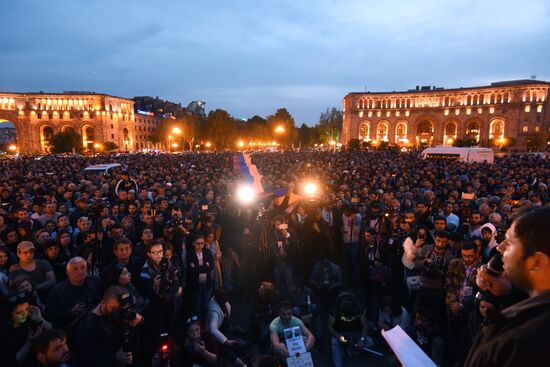 Акции протеста оппозиции в Ереване