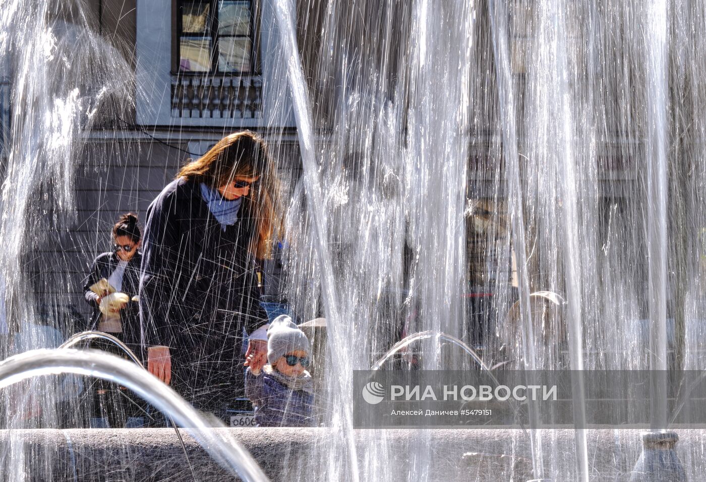 Открытие сезона фонтанов в Санкт-Петербурге