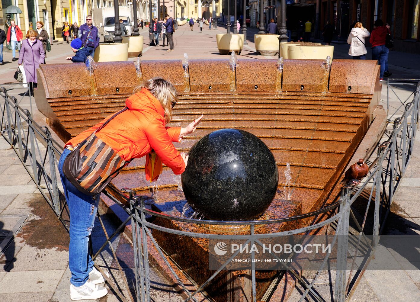 Открытие сезона фонтанов в Санкт-Петербурге