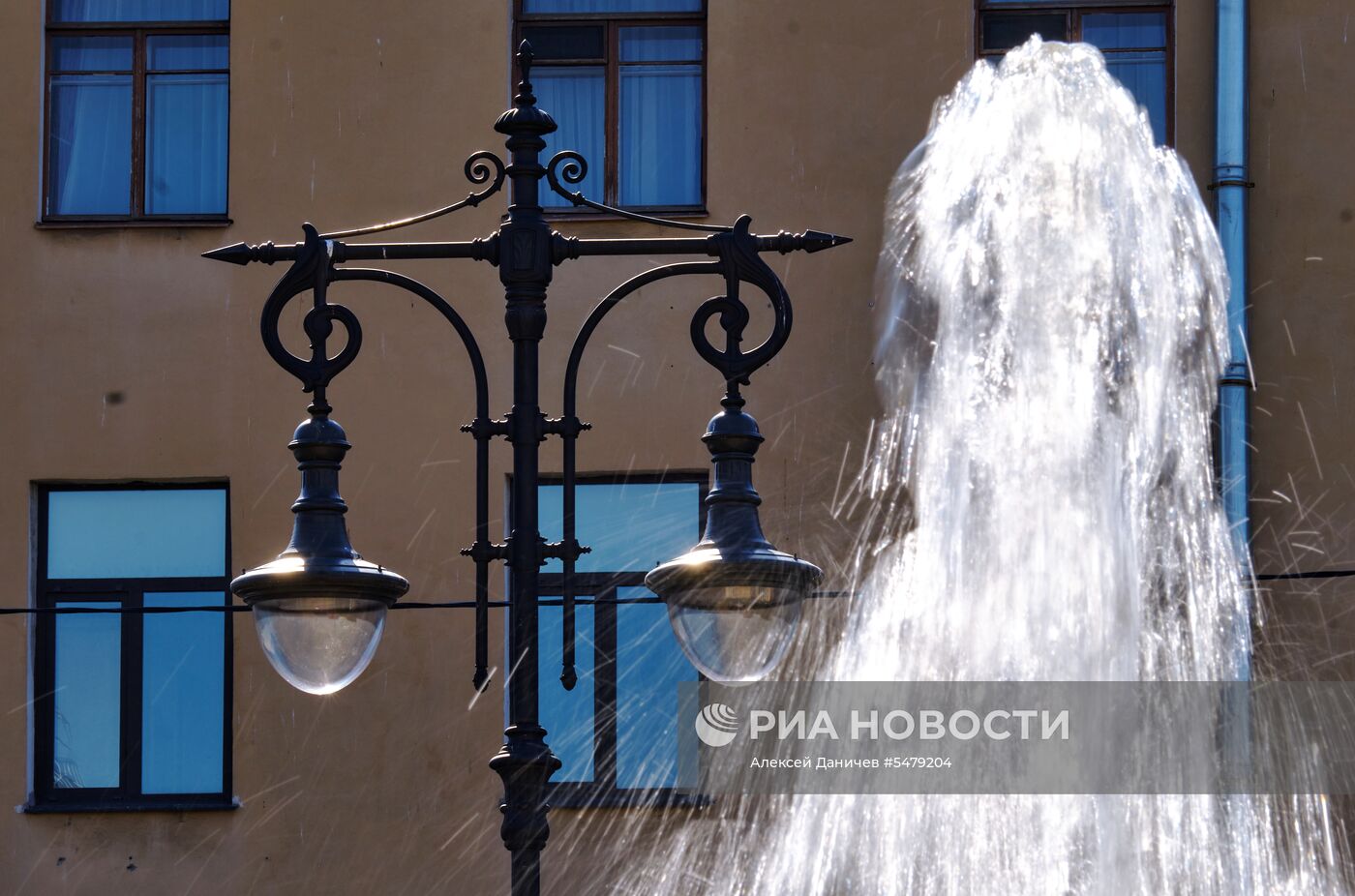 Открытие сезона фонтанов в Санкт-Петербурге