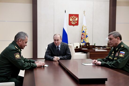 Президент РФ В. Путин провел совещание с главами Минобороны и Генштаба ВC РФ С. Шойгу и В. Герасимовым