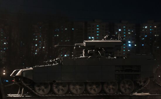 Перемещение в Москву военной техники, которая примет участие в Параде Победы на Красной площади