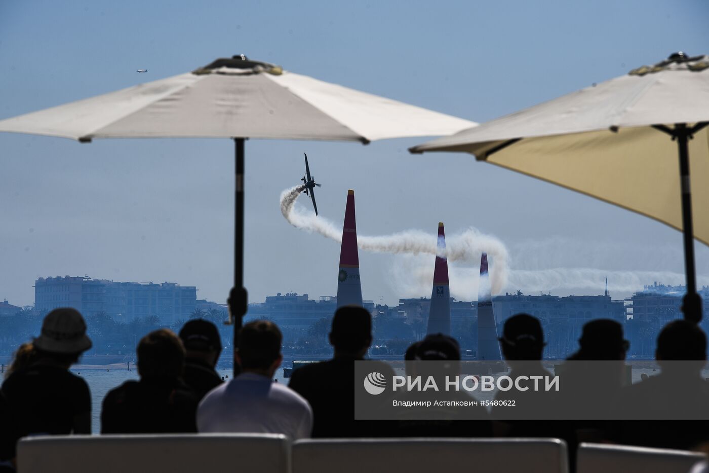 Этап чемпионата мира Red Bull Air Race в Каннах. Первый день