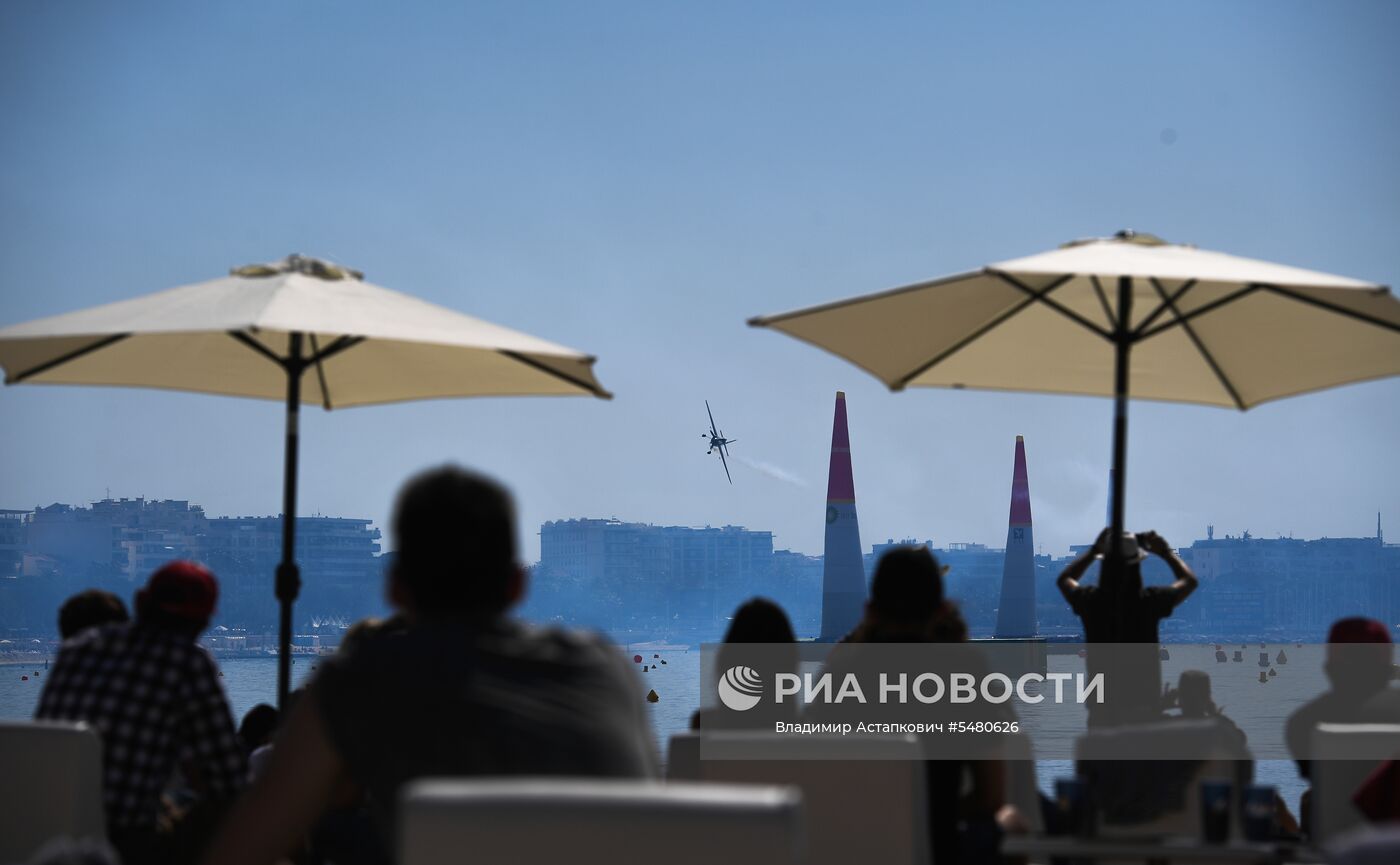 Этап чемпионата мира Red Bull Air Race в Каннах. Первый день