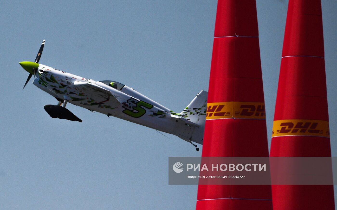 Этап чемпионата мира Red Bull Air Race в Каннах. Первый день