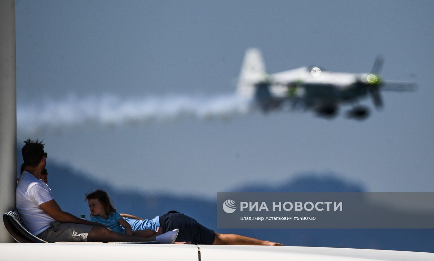 Этап чемпионата мира Red Bull Air Race в Каннах. Первый день