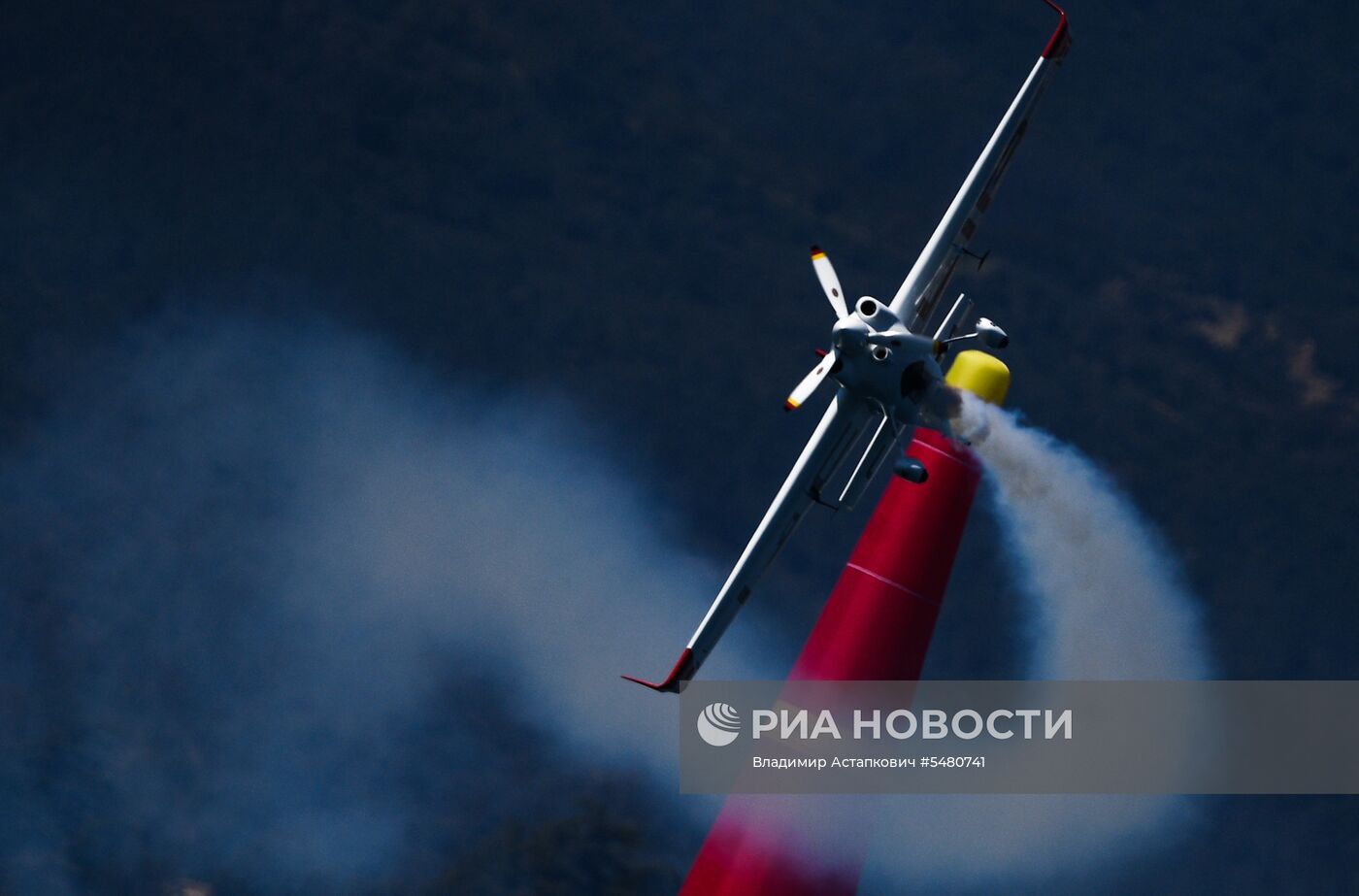 Этап чемпионата мира Red Bull Air Race в Каннах. Первый день